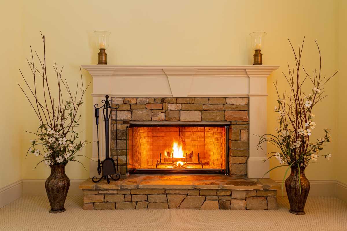 14 Stone Veneer Fireplace Ideas that will make your home warm and ...