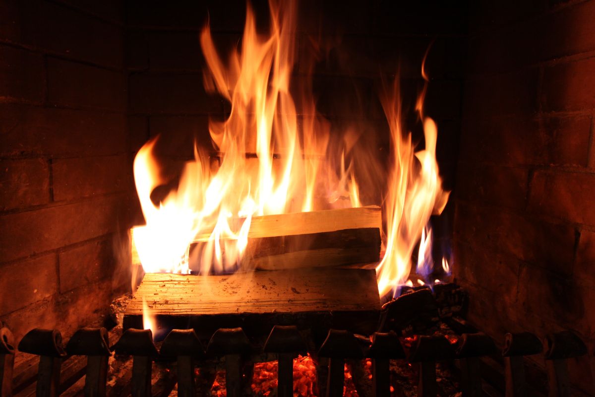 Do Gas Fireplaces Need A Chimney (1)