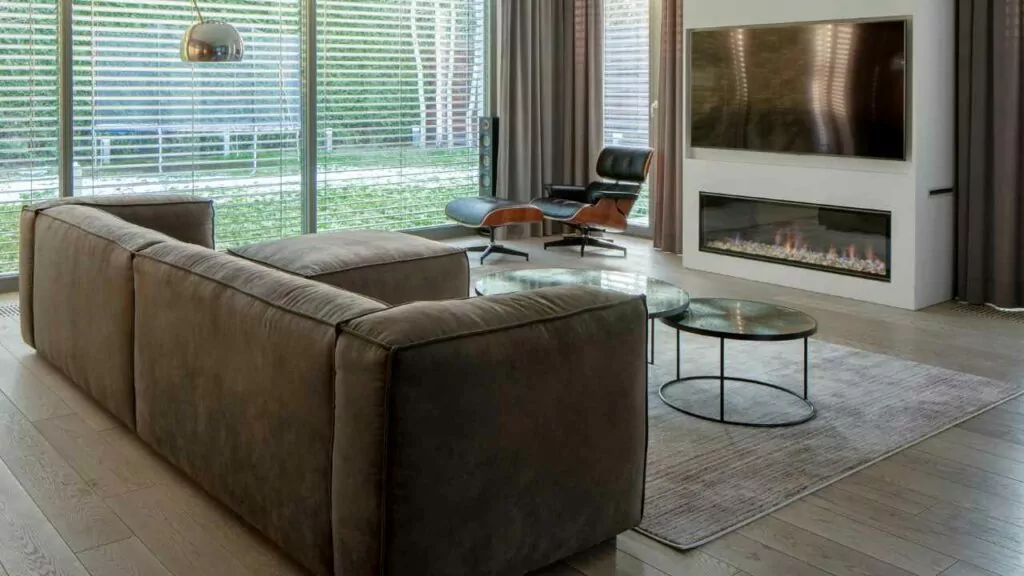 Modern wall mounted linear gas fireplace with TV above. Modern living room.
